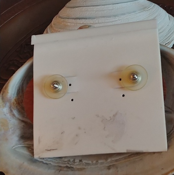 Vintage Two Sisters Wood Post Earrings - Picture 3 of 3